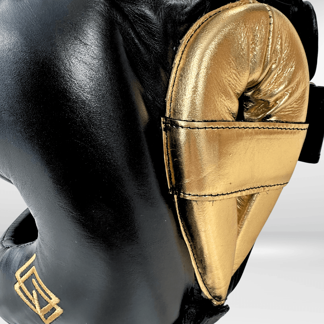 Casco Boxeo Barra Piel Completa Sparring Negro y Bordado Dorado - Echaleku Boxeo