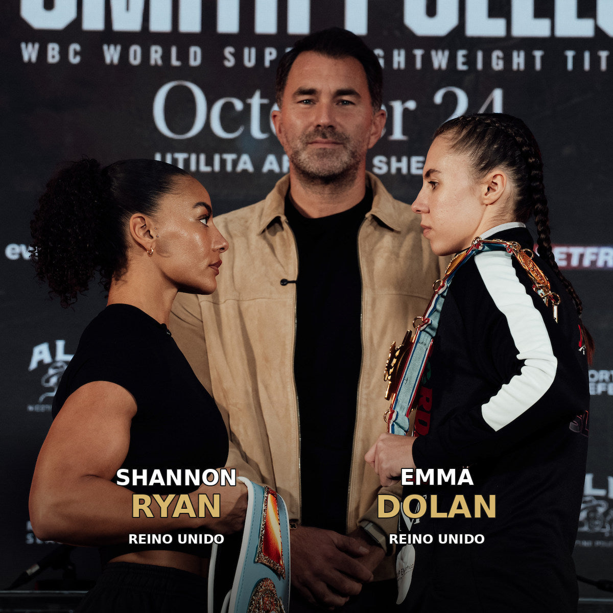 Shannon Ryan, a la izquierda, y Emma Dolan en el cara a cara previo a su revancha de Sheffield, con Eddie Hearn al fondo.