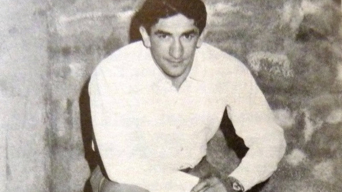 José Manuel Ibar Urtain en un retrato histórico junto a piedras de levantamiento