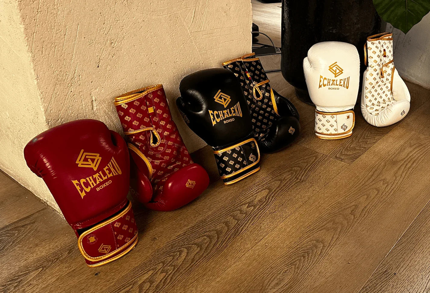 BOXEOUTLET. The First Collection 2024 (V2.0) Guantes de Boxeo para Entrenamiento Amateur - Echaleku Boxeo