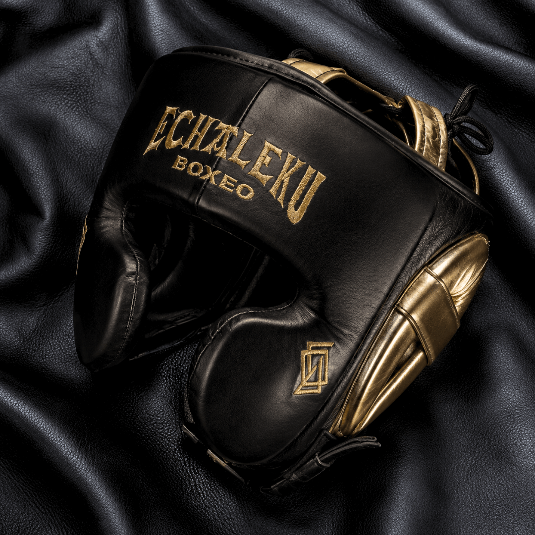 Casco de boxeo de pómulos para sparring en piel negro y dorado de Echaleku Boxeo