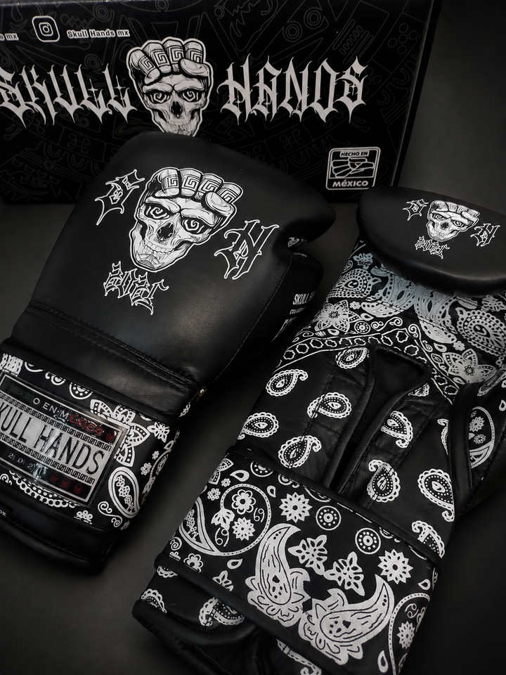 Guantes Skull Hands 16 onzas entrenamiento profesional. CACHEMIRA negro y blanco