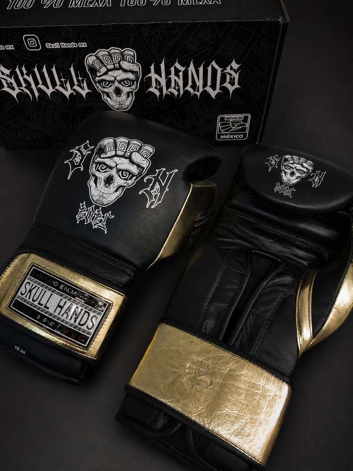Guantes SkullHands 16 onzas entrenamiento profesional. NEGRO/DORADO