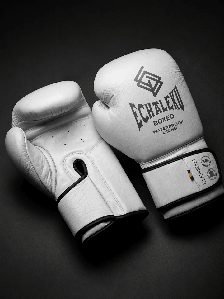 GUANTES DE BOXEO ELEMENT EN PIEL Y FORRO 100% WATERPROOF: Blanco y Plateado.