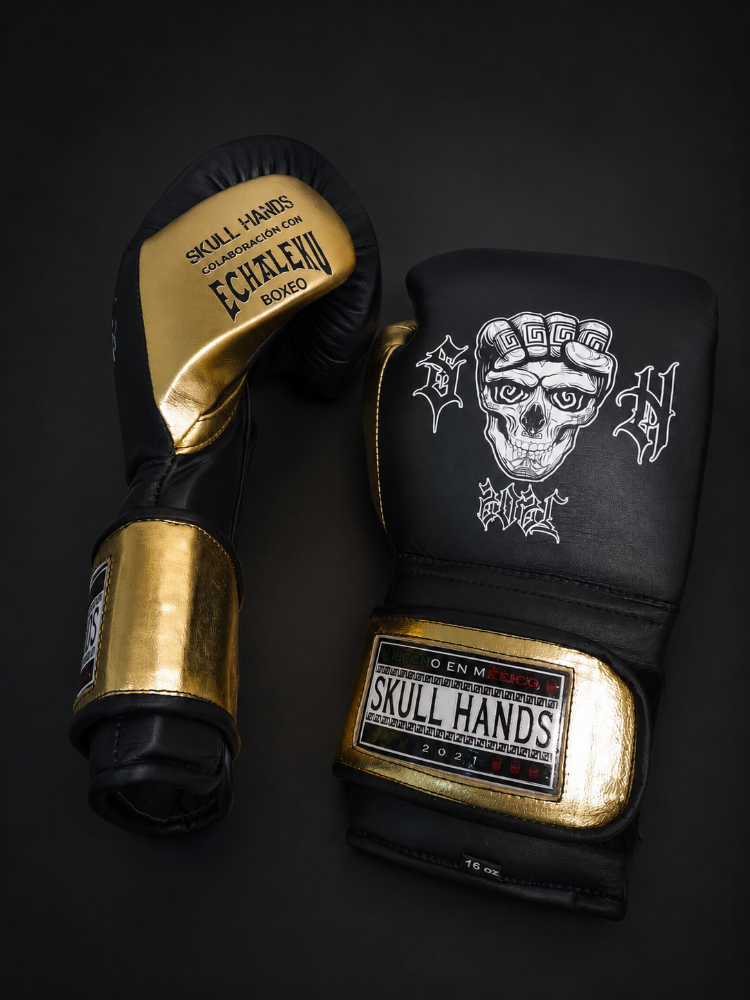 Guantes SkullHands 16 onzas entrenamiento profesional. NEGRO/DORADO