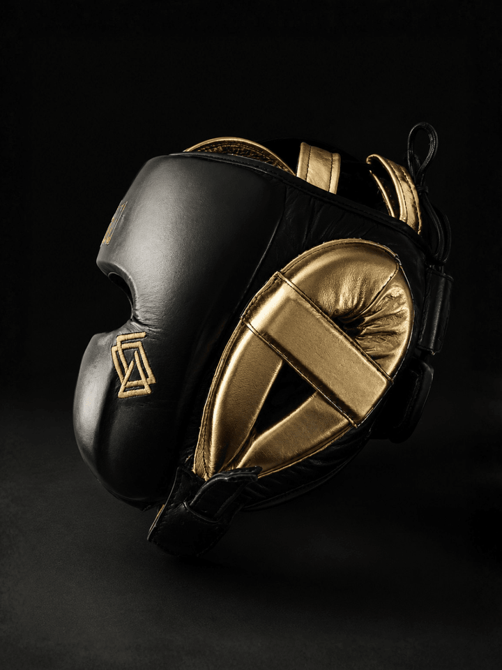 Casco Boxeo Pómulos Piel Completa Sparring Negro y Bordado Dorado