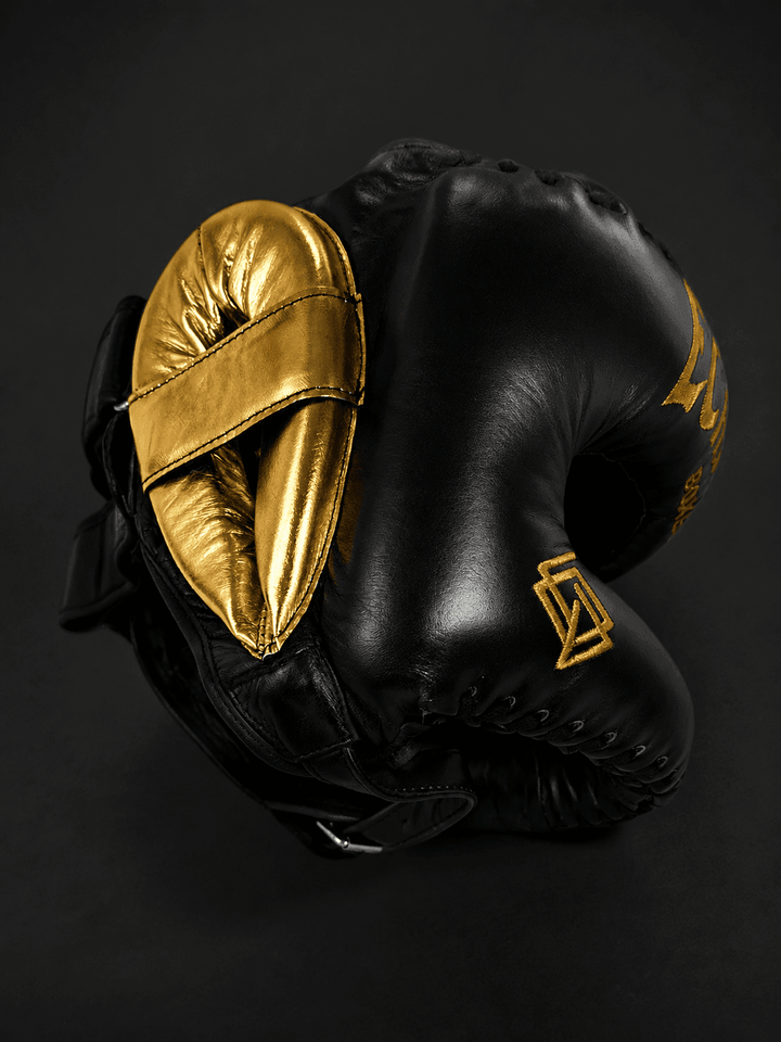 Casco Boxeo Barra Piel Completa Sparring Negro y bordado dorado