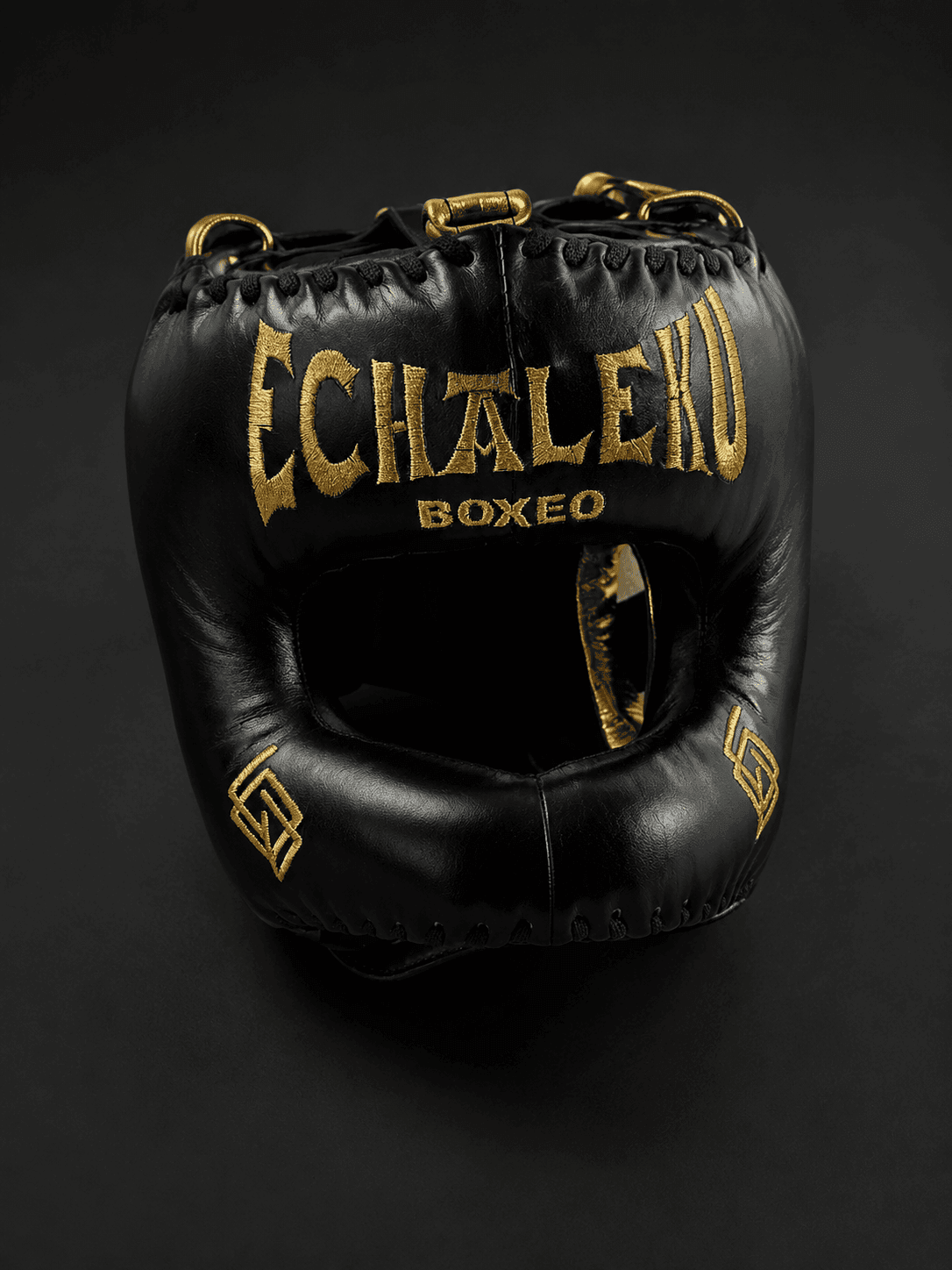 Casco Boxeo Barra Piel Completa Sparring Negro y bordado dorado