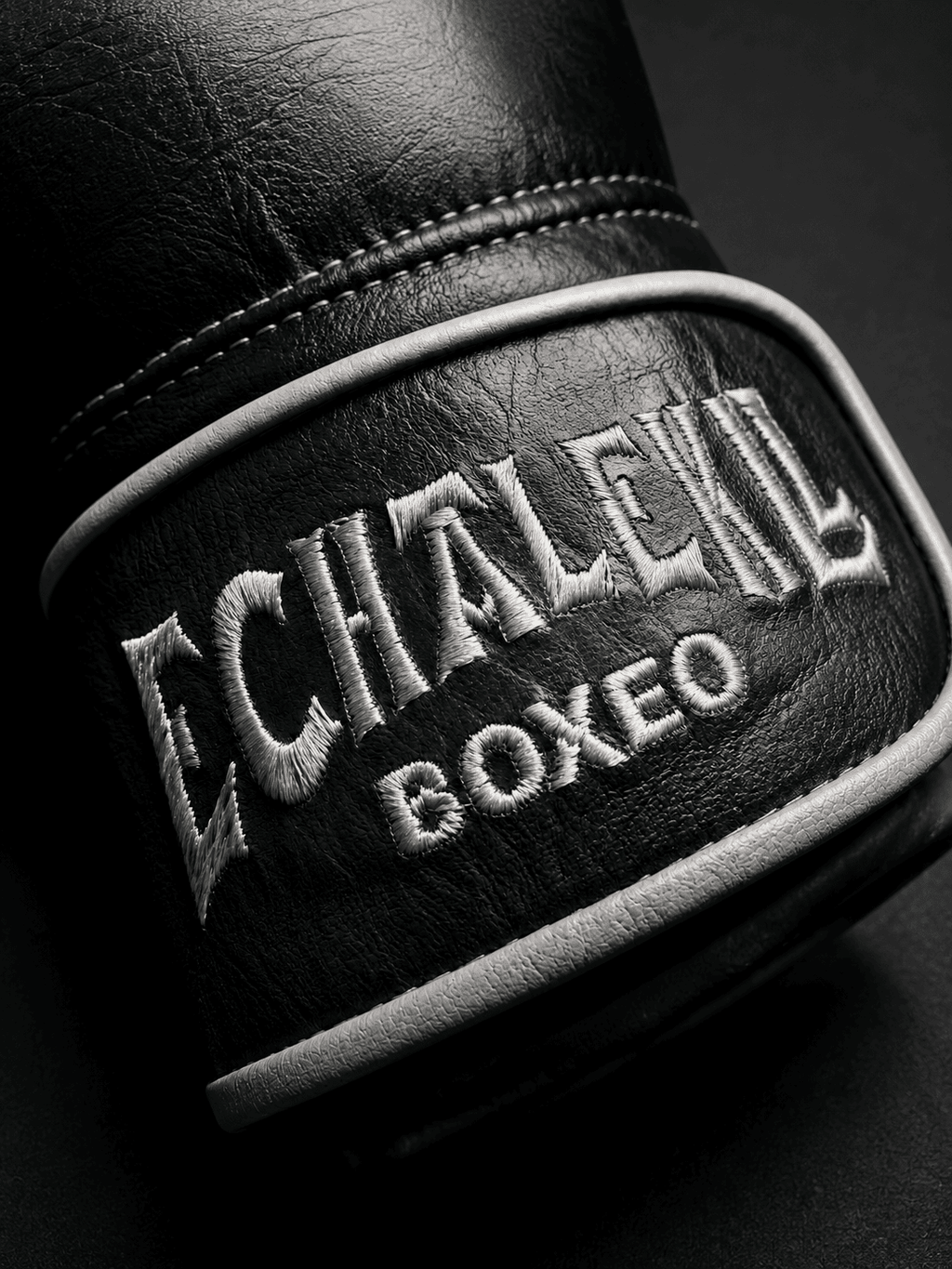 Guantes de Boxeo Azteca.  Negro Noche