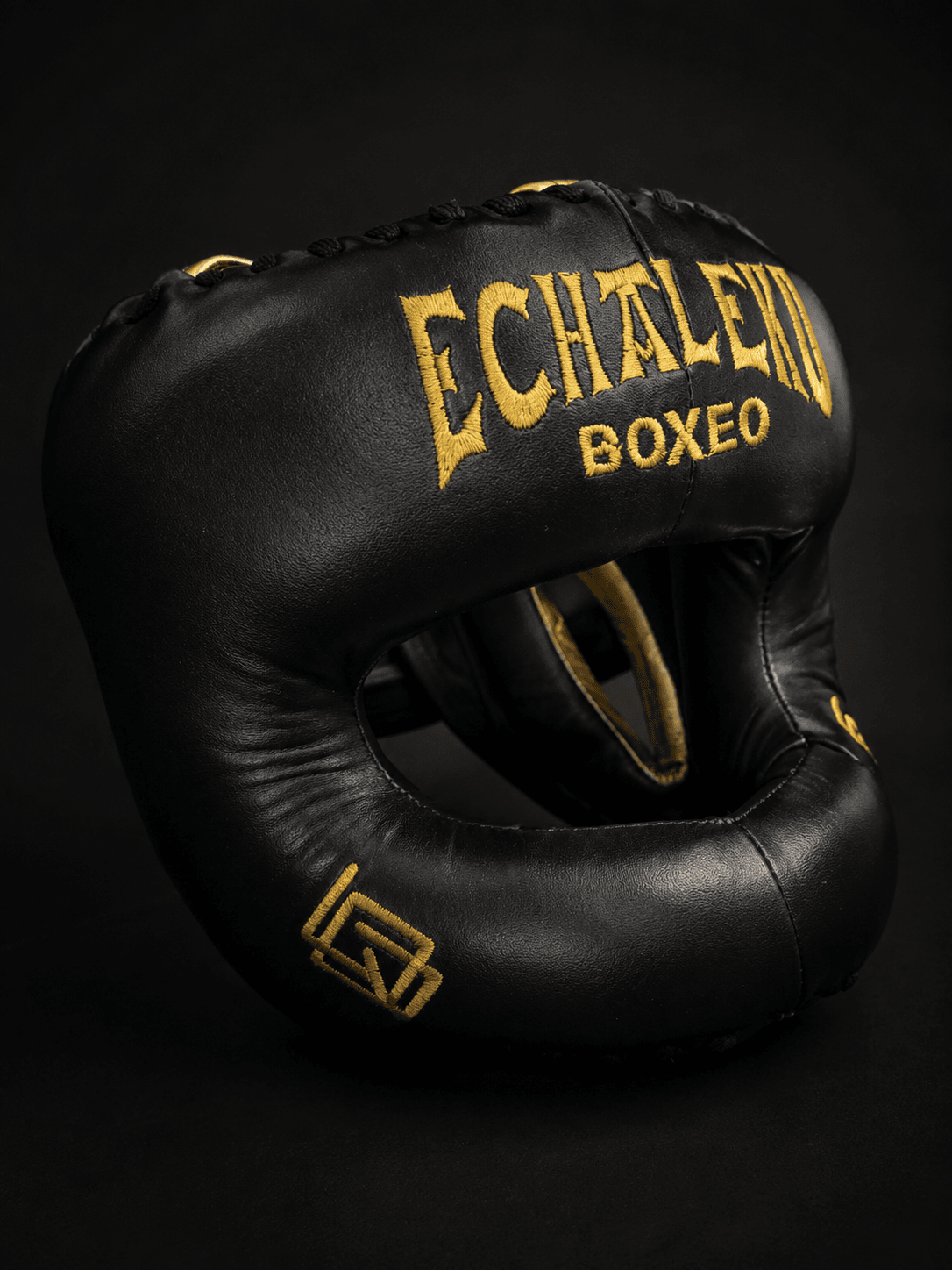 Casco Boxeo Barra Piel Completa Sparring Negro y bordado dorado