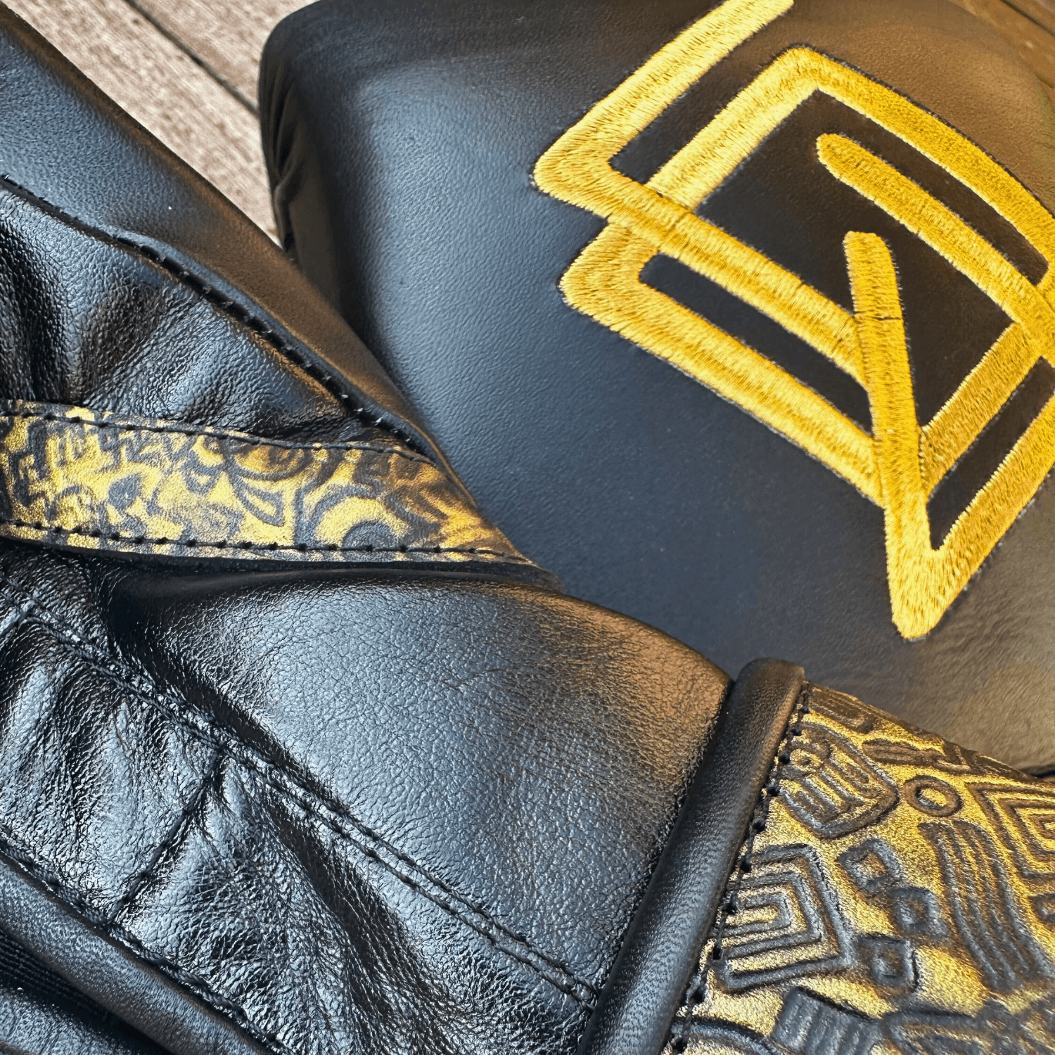 Guantes de boxeo Oro del Inframundo (SEGUNDA PREVENTA ENTREGA ENERO)