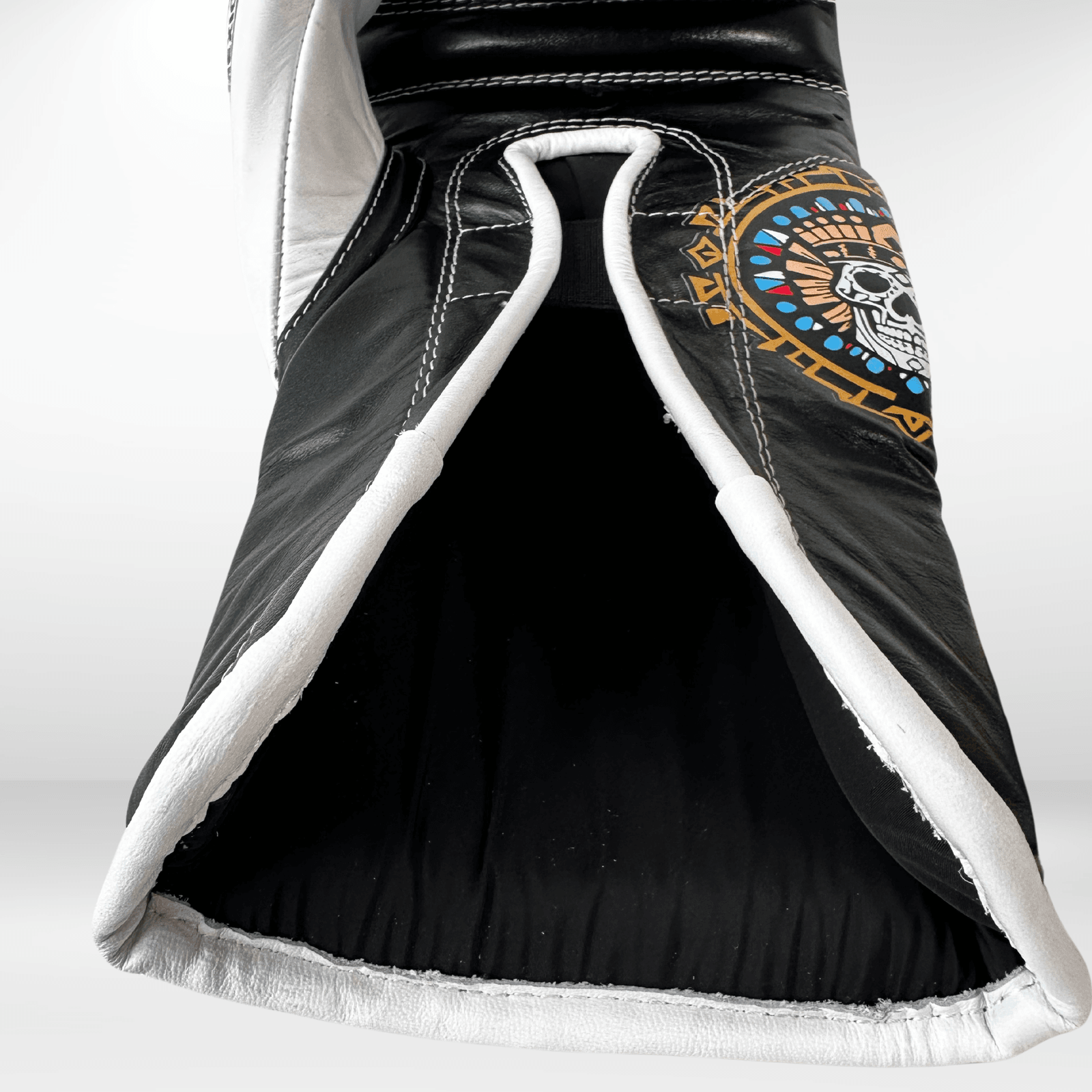 GUANTES PREMIUM ENTRENAMIENTO BOXEO PROFESIONAL: COLECCIÓN AZTECA fabricada en México. Negro Noche Color Negro y Blanco. - Echaleku Boxeo