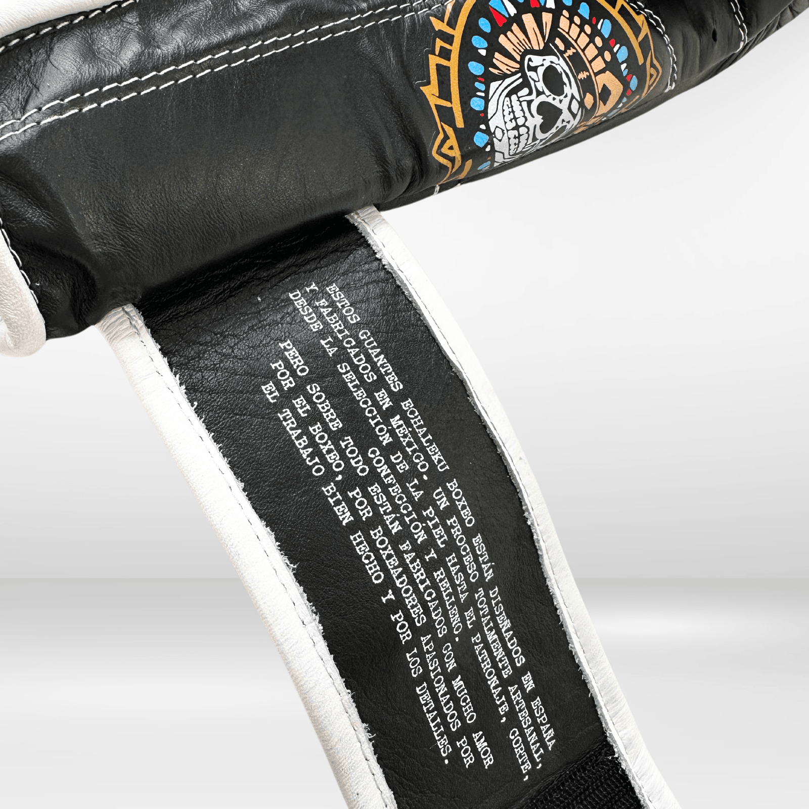 GUANTES PREMIUM ENTRENAMIENTO BOXEO PROFESIONAL: COLECCIÓN AZTECA fabricada en México. Negro Noche Color Negro y Blanco. - Echaleku Boxeo