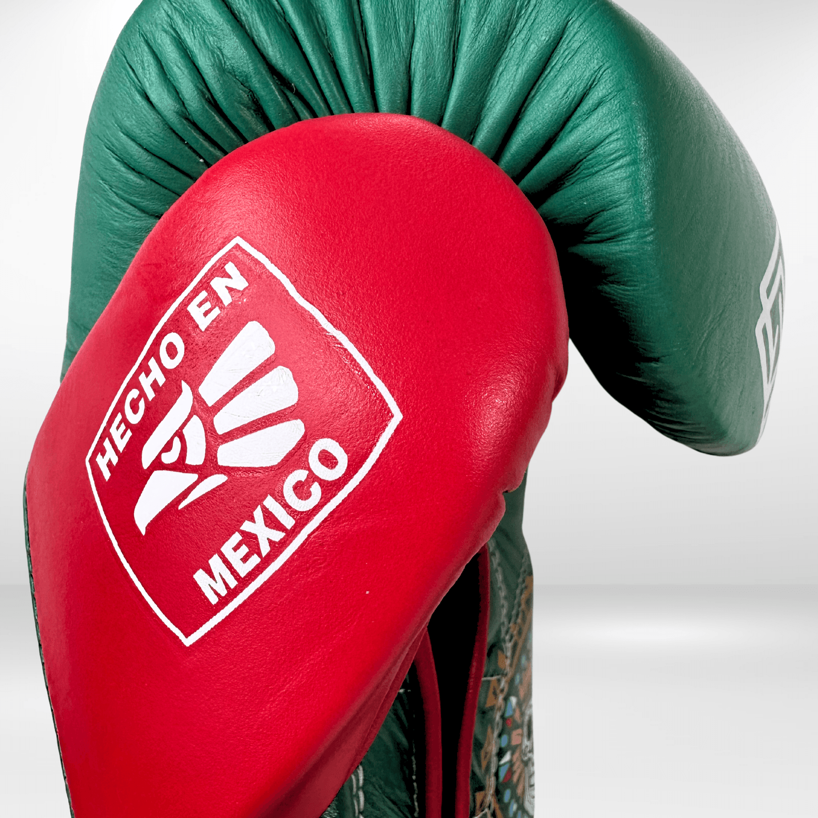 GUANTES PREMIUM ENTRENAMIENTO BOXEO PROFESIONAL: COLECCIÓN AZTECA fabricada en México. Orgullo Mexicano. Color Verde y Rojo. - Echaleku Boxeo