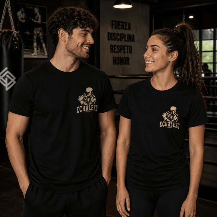 Camiseta Unisex Básica Robot Boxeador. 100% Algodón
