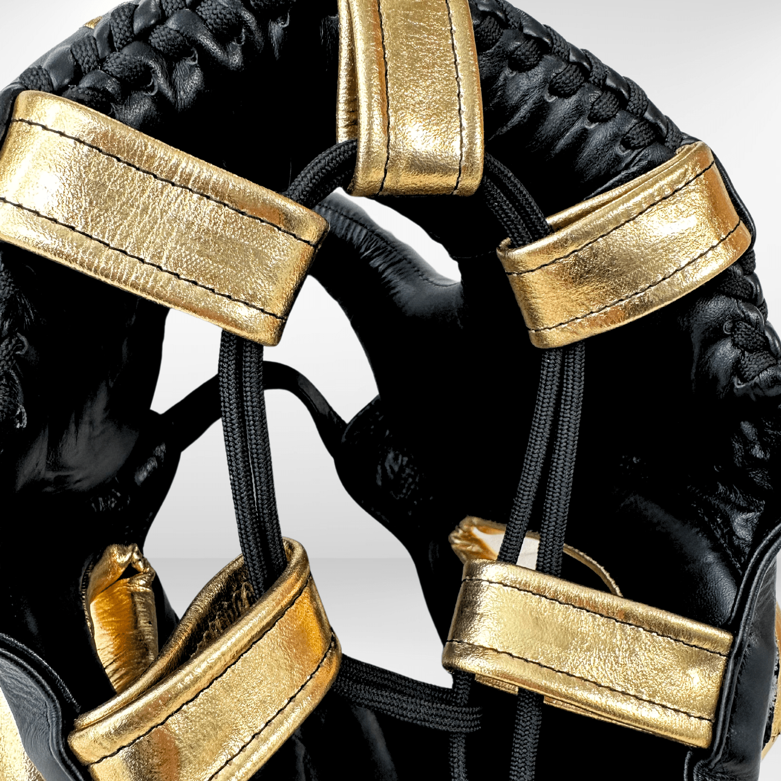 Casco Boxeo Barra Piel Completa Sparring Negro y Bordado Dorado - Echaleku Boxeo