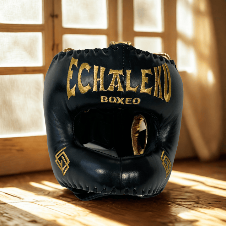 Casco Boxeo Barra Piel Completa Sparring Negro y Bordado Dorado