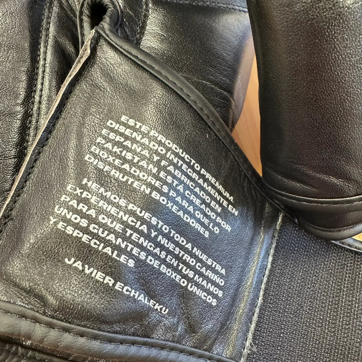 GUANTES PREMIUM ELEMENT ENTRENAMIENTO BOXEO AMATEUR: Negro y Plateado