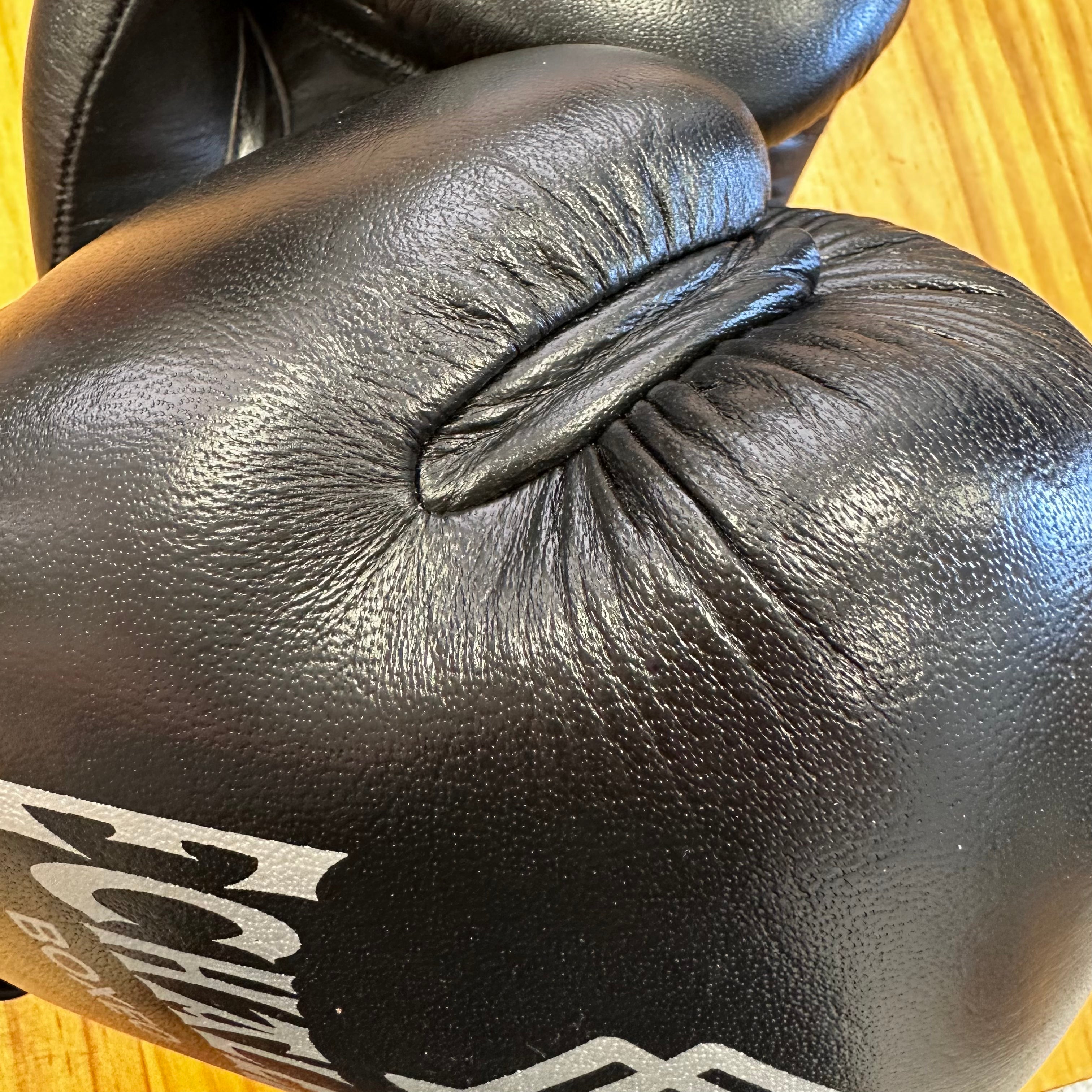 GUANTES PREMIUM ELEMENT ENTRENAMIENTO BOXEO AMATEUR: Negro y Plateado