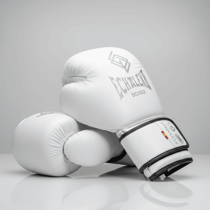 GUANTES PREMIUM ELEMENT ENTRENAMIENTO BOXEO AMATEUR: Blanco y Plateado. PREVENTA EXCLUSIVA ENTREGA EN ENERO 2026