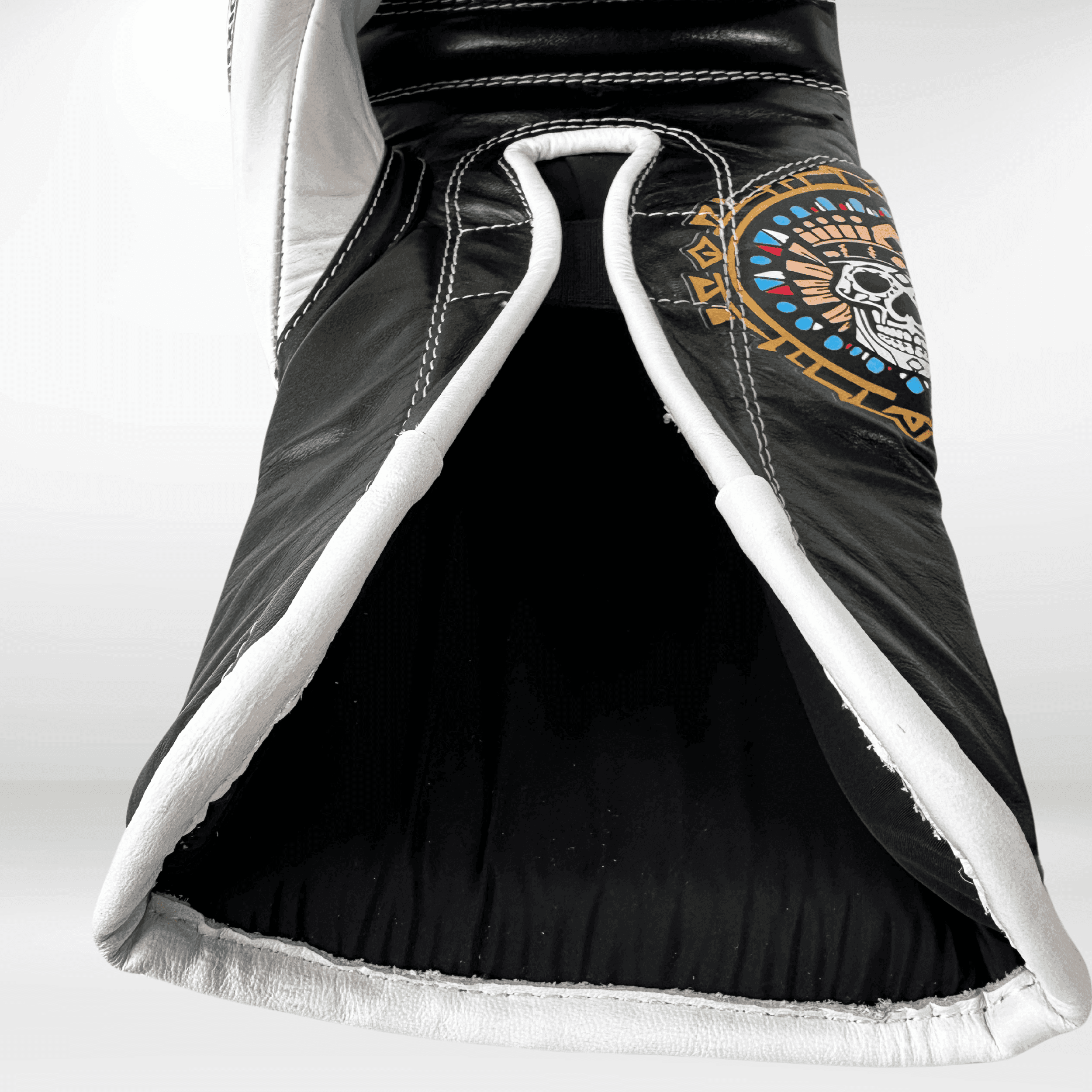 DUPLA Casco Boxeo Barra Piel Negro y Dorado + AZTECA Negro y Blanco - Echaleku Boxeo