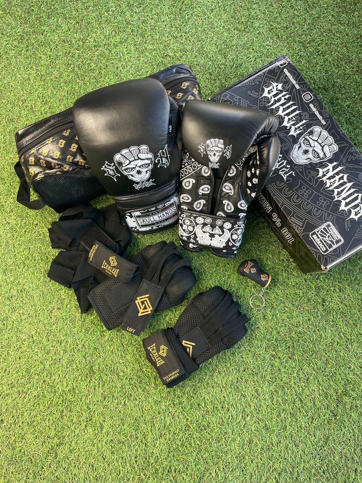 Guantes Skull Hands 16 onzas entrenamiento profesional. CACHEMIRA negro y blanco - Echaleku Boxeo