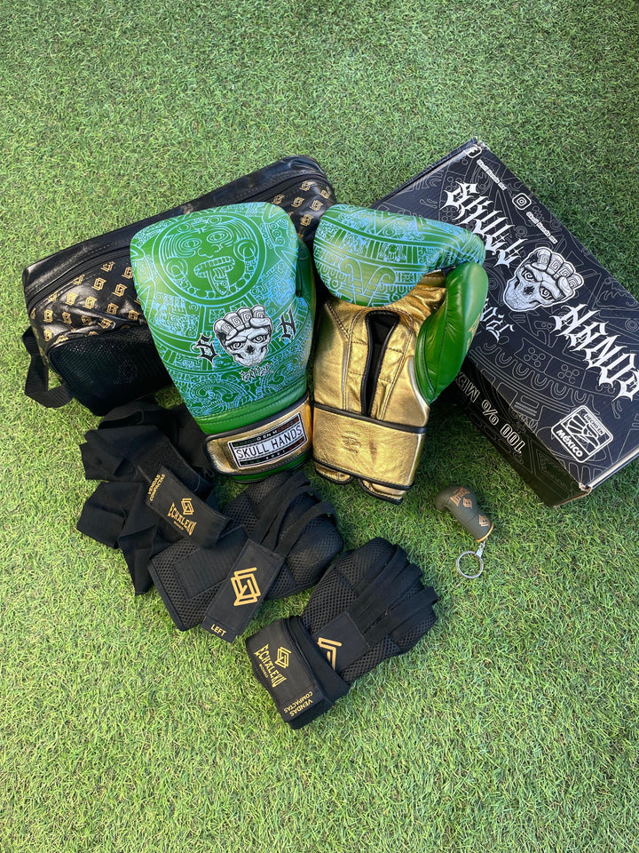 Guantes Skull Hands 16 onzas entrenamiento profesional. VERDE/AZUL/DORADO - Echaleku Boxeo