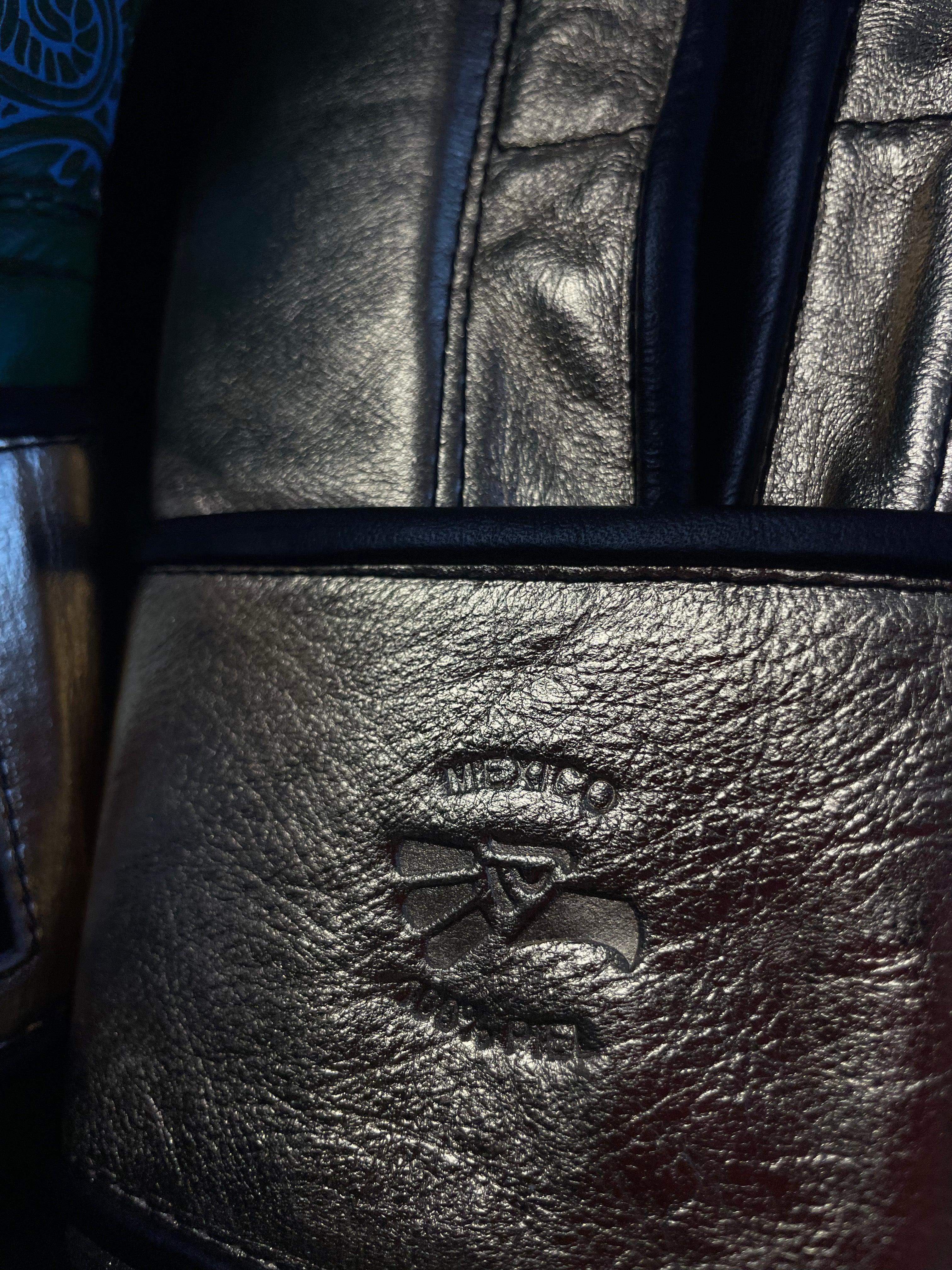 Guantes Skull Hands 16 onzas entrenamiento profesional. VERDE/AZUL/DORADO - Echaleku Boxeo