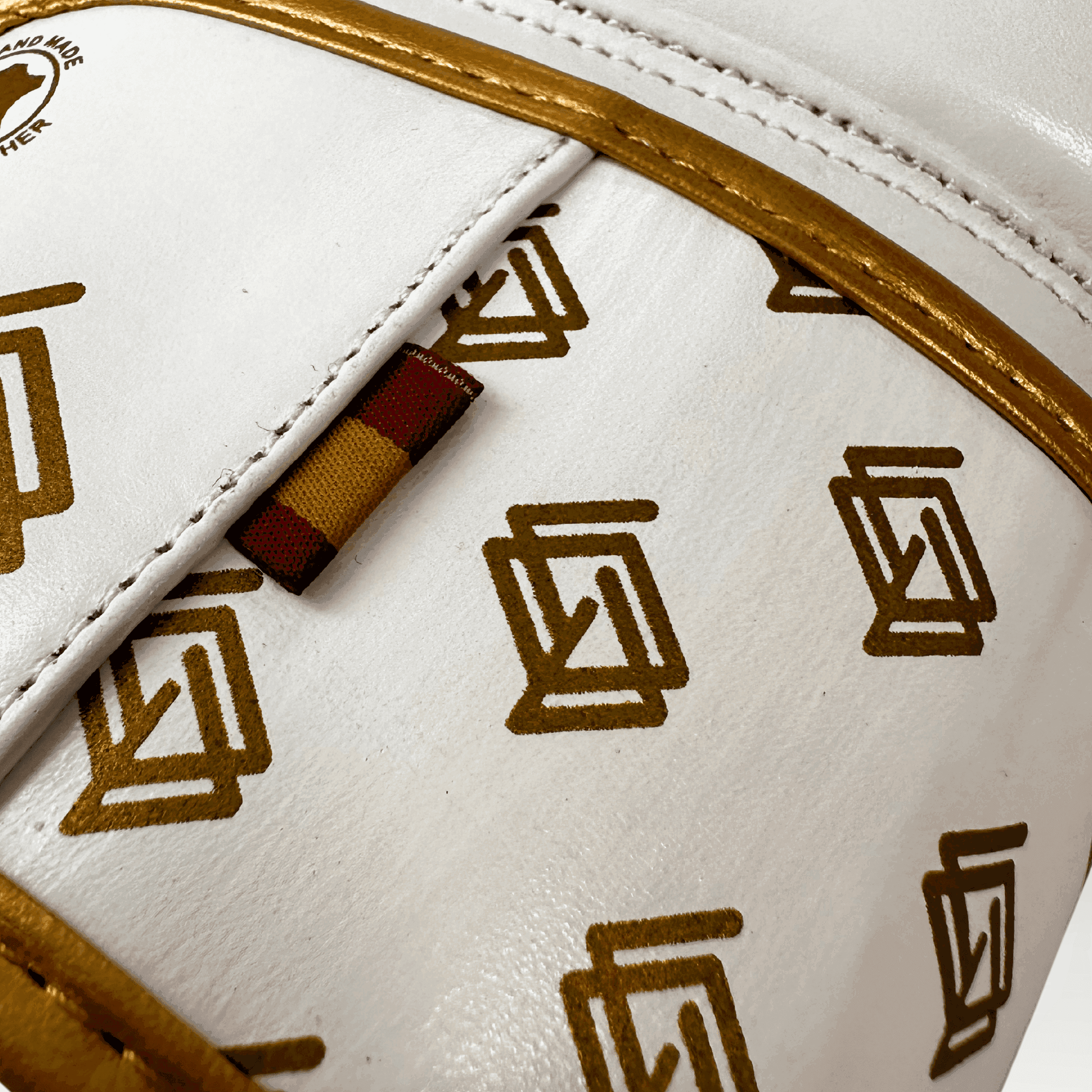 DUPLA Casco Boxeo Barra Piel Negro y Dorado + TFC2024 Blanco y Dorado - Echaleku Boxeo