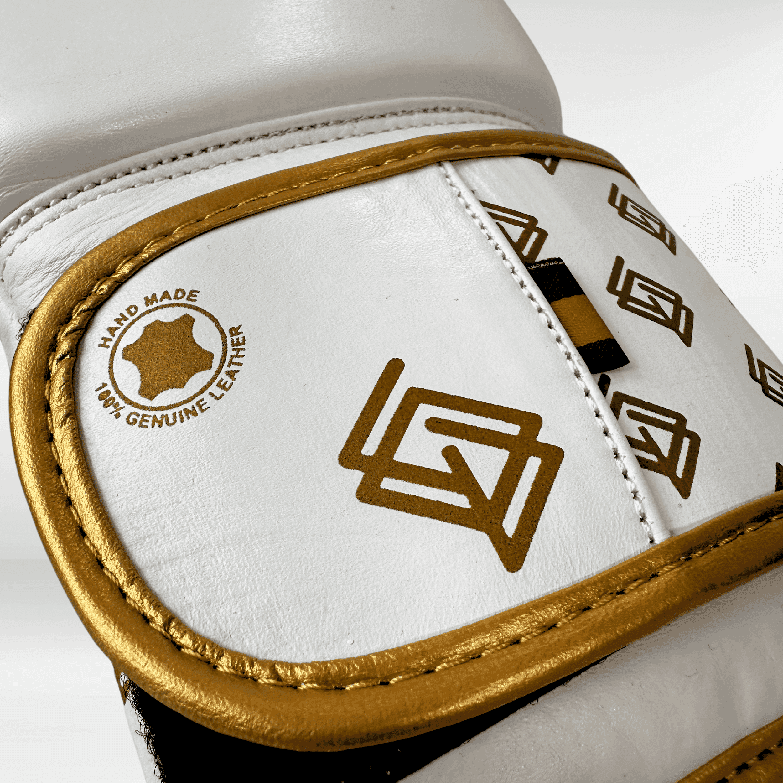DUPLA Casco Boxeo Barra Piel Negro y Dorado + TFC2024 Blanco y Dorado - Echaleku Boxeo