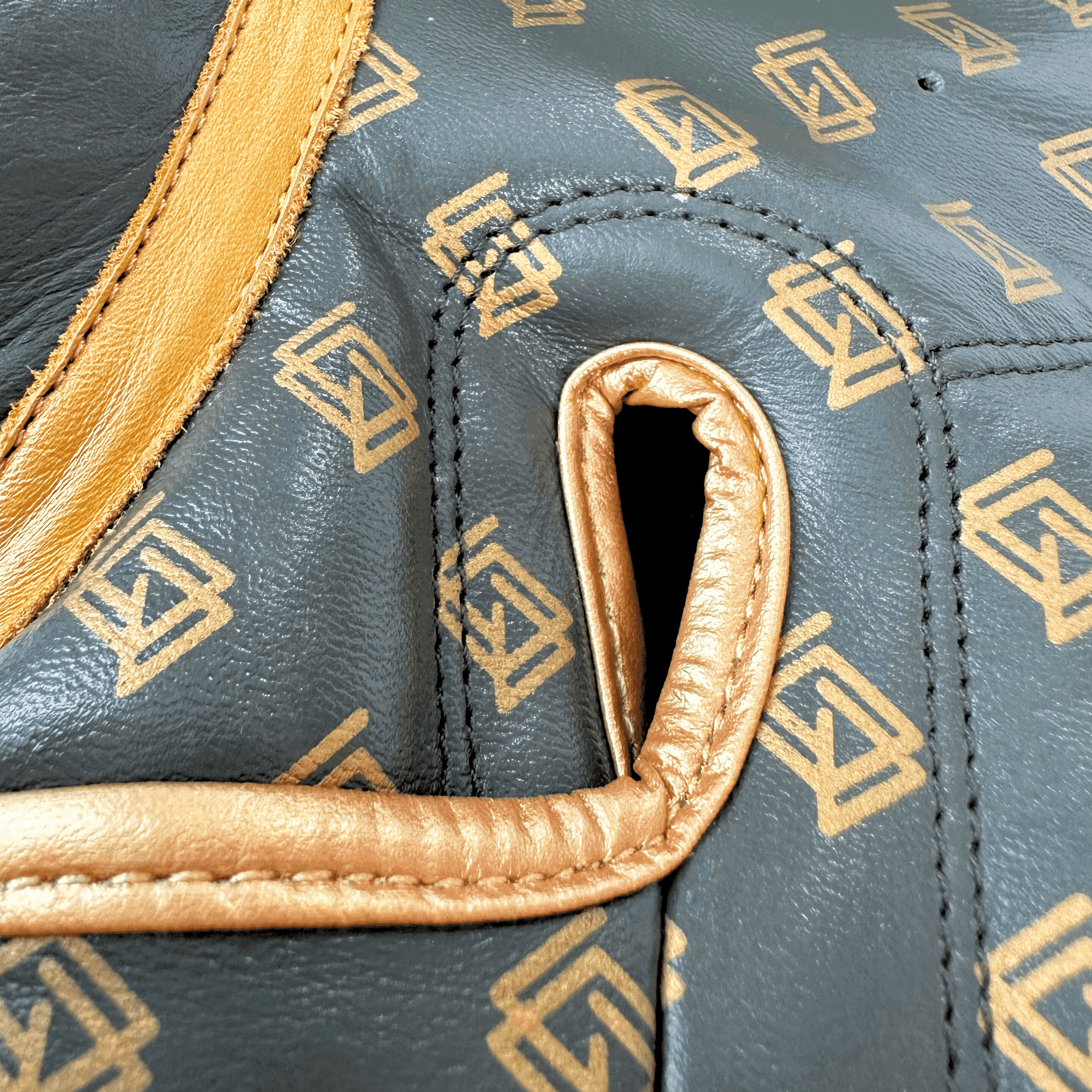 DUPLA Casco Boxeo Barra Piel Negro y Dorado + TFC2024 Verde Militar y Dorado - Echaleku Boxeo