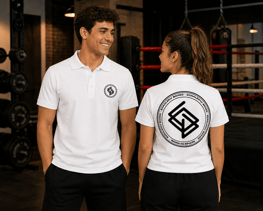 Polo algodón premium UNISEX Casual Blanco y negro. Logo frontal bordado