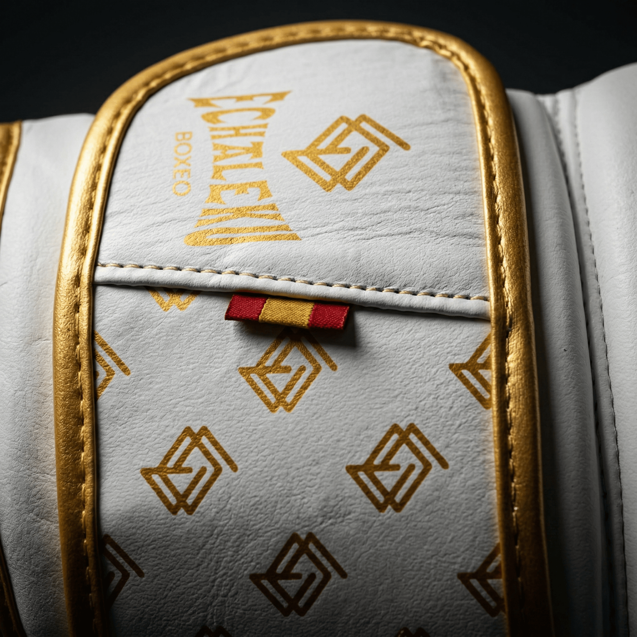 GUANTES BOXEO PREMIUM V5 FORRO 100% WATERPROOF: Glacier. Blanco y Dorado (Reserva con entrega en julio)