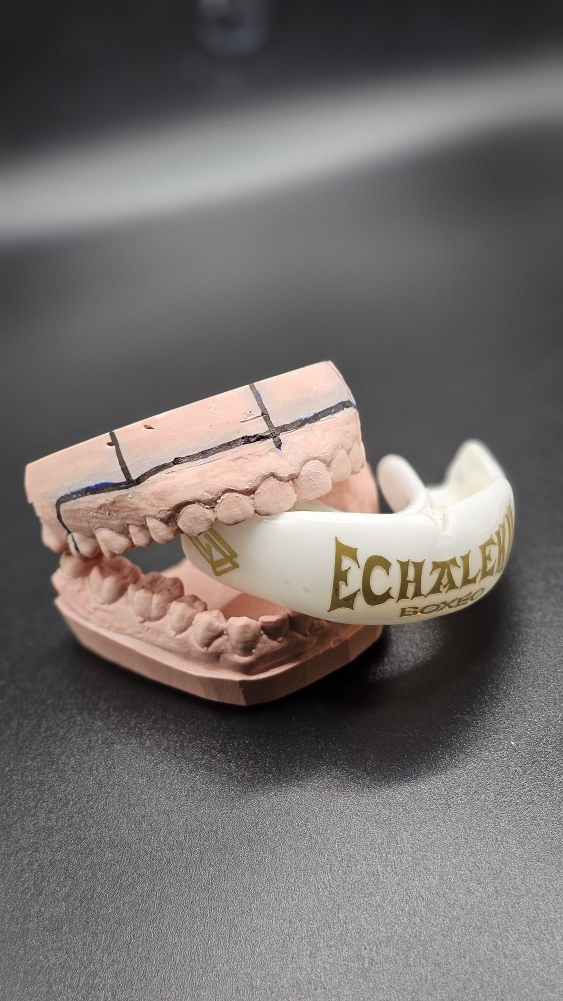 Protector bucal blanco a medida exacta del molde de tu boca - Echaleku Boxeo