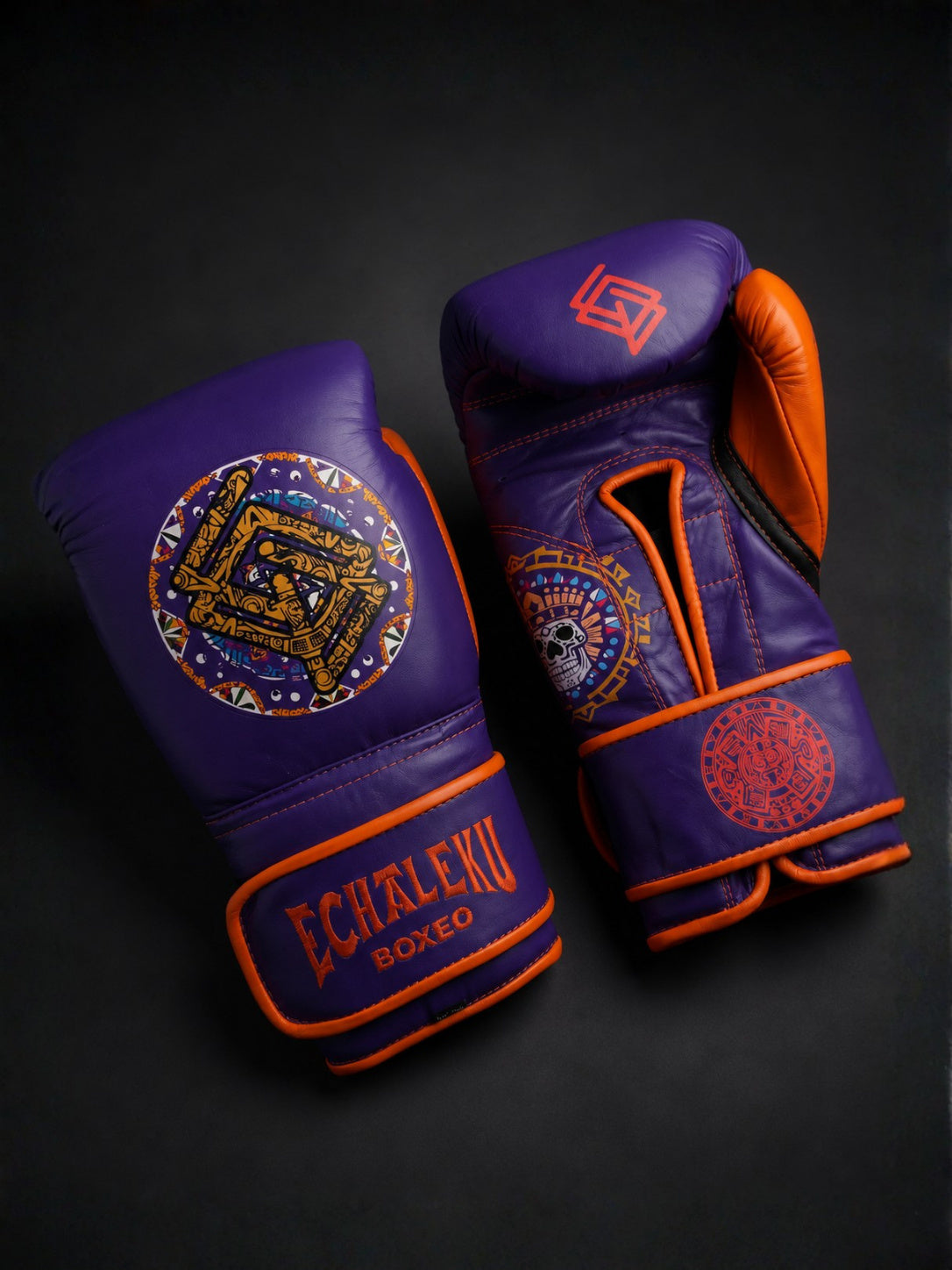 Guantes de boxeo Azteca Vida o Muerte, vista frontal del par
