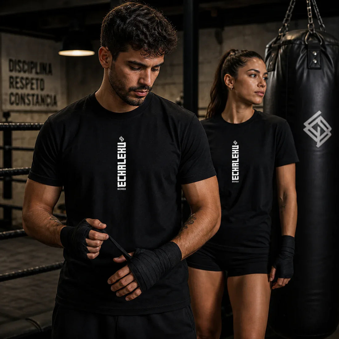 Camiseta Unisex Básica Logo Vertical 100% Algodón