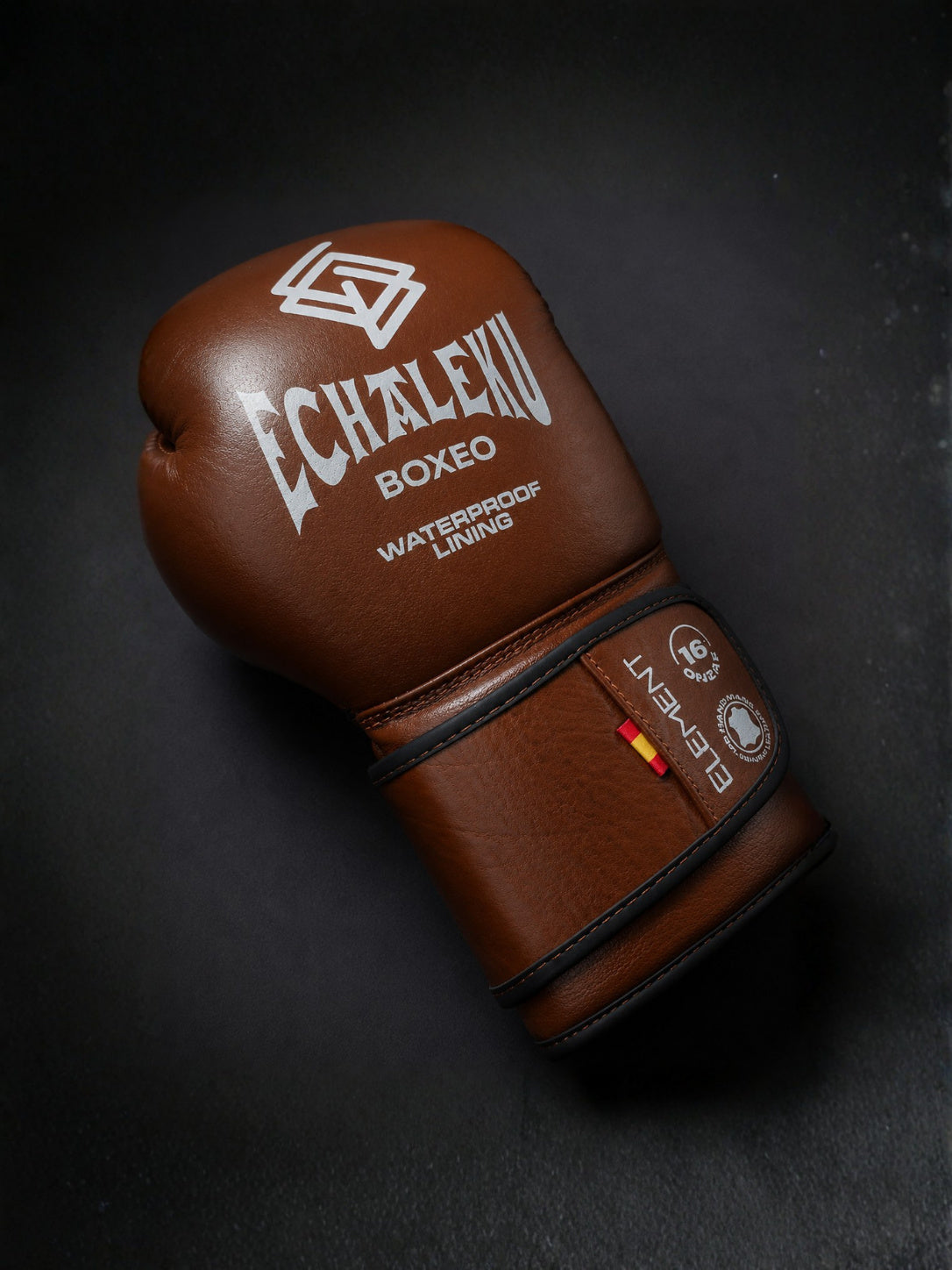 Guante de boxeo Element marrón vintage, vista frontal