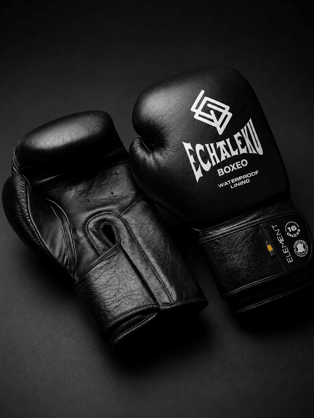 Guantes de boxeo Element negros, vista del dorso y la palma