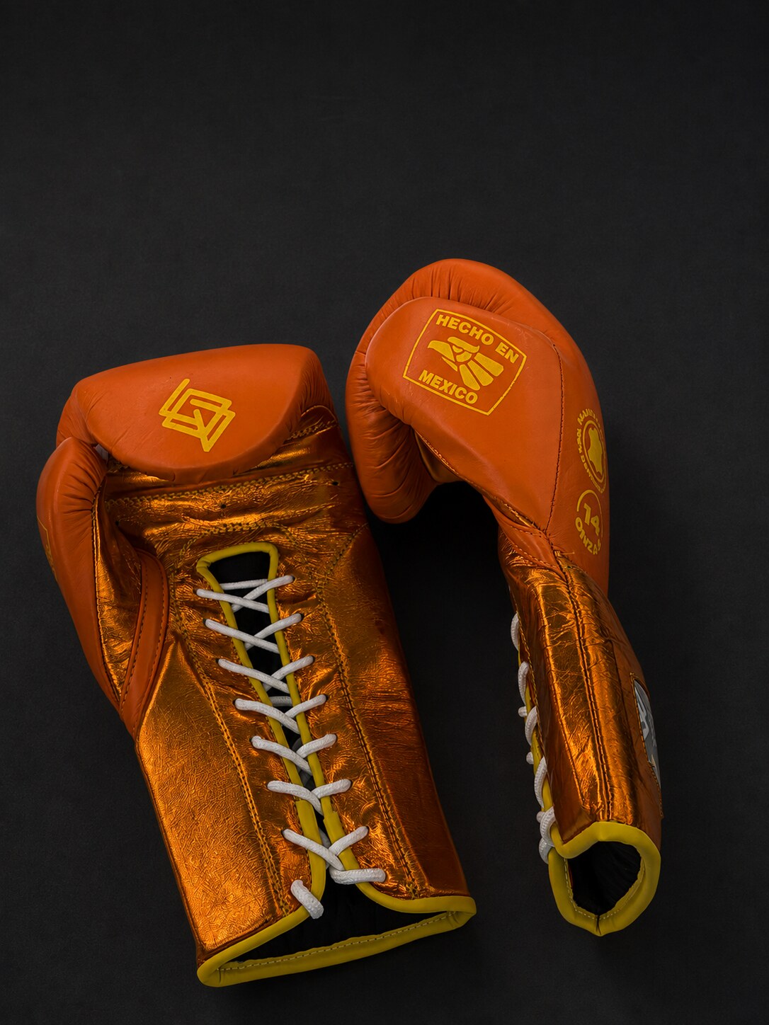 Guantes de boxeo de cuerdas Guanajuato Teja Coral, detalle del cierre de cuerdas
