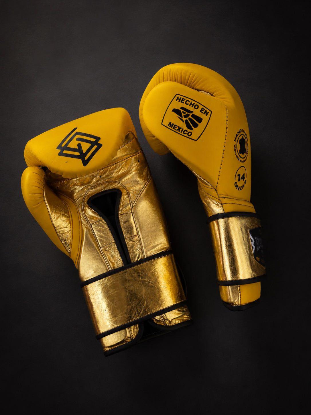 Guantes de boxeo Guanajuato Fachada Ocre, vista de los dorsos y las palmas