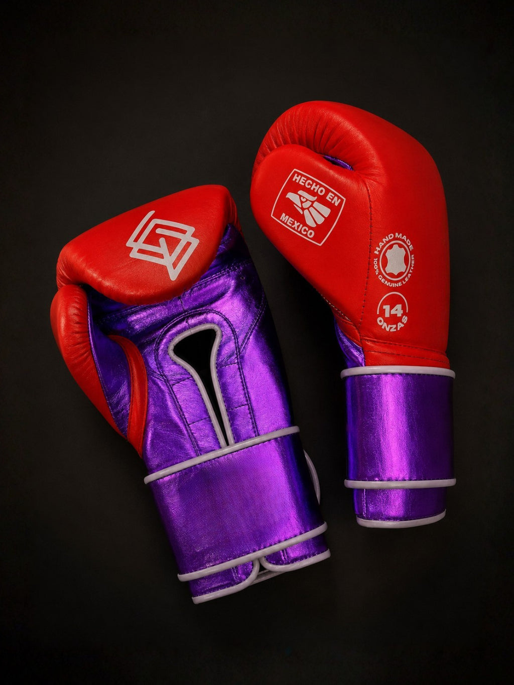 Guantes de boxeo Guanajuato Sangre Púrpura, vista de los dorsos y las palmas