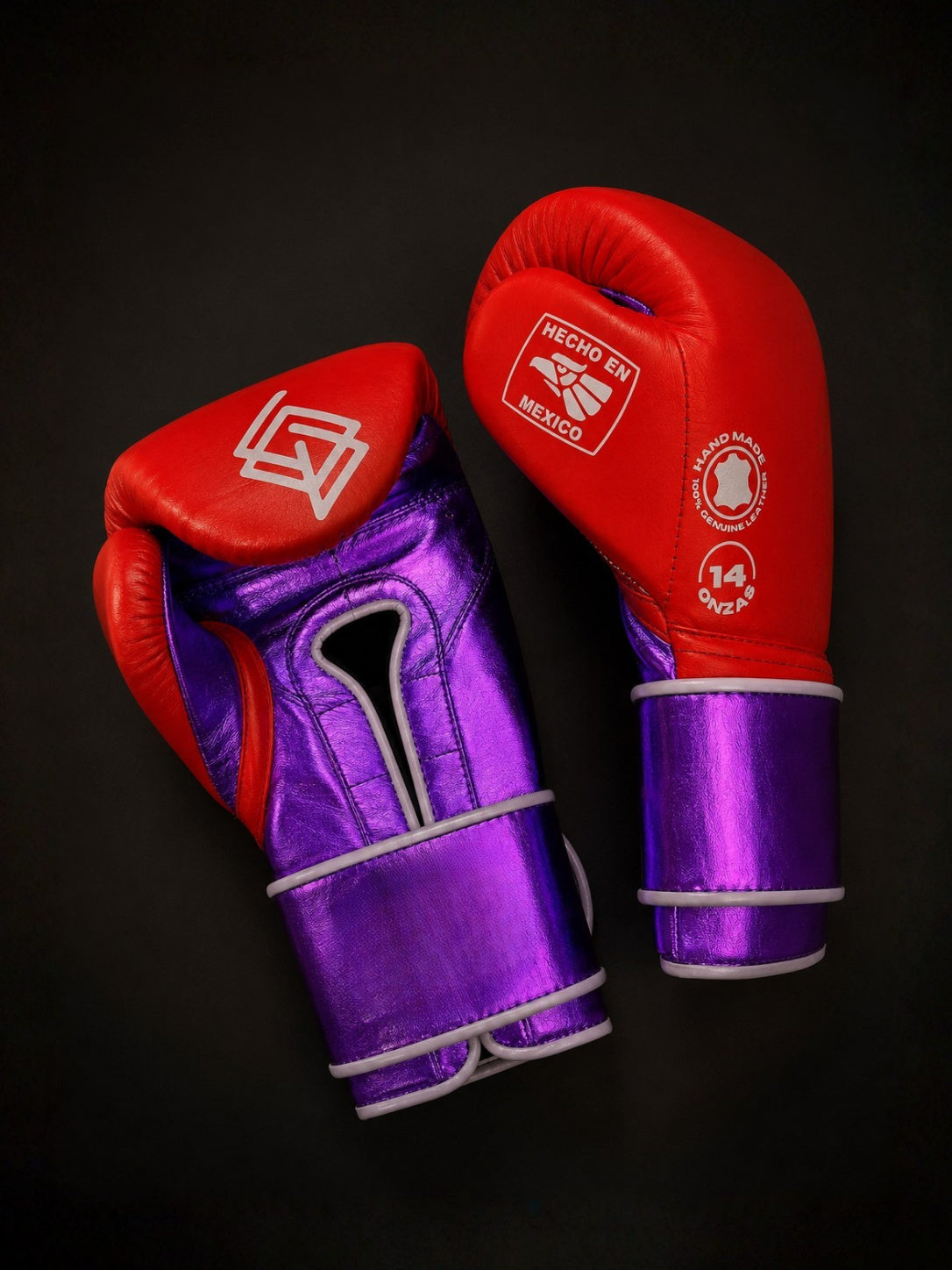 Guantes de boxeo Guanajuato Sangre Púrpura, vista de los dorsos y las palmas