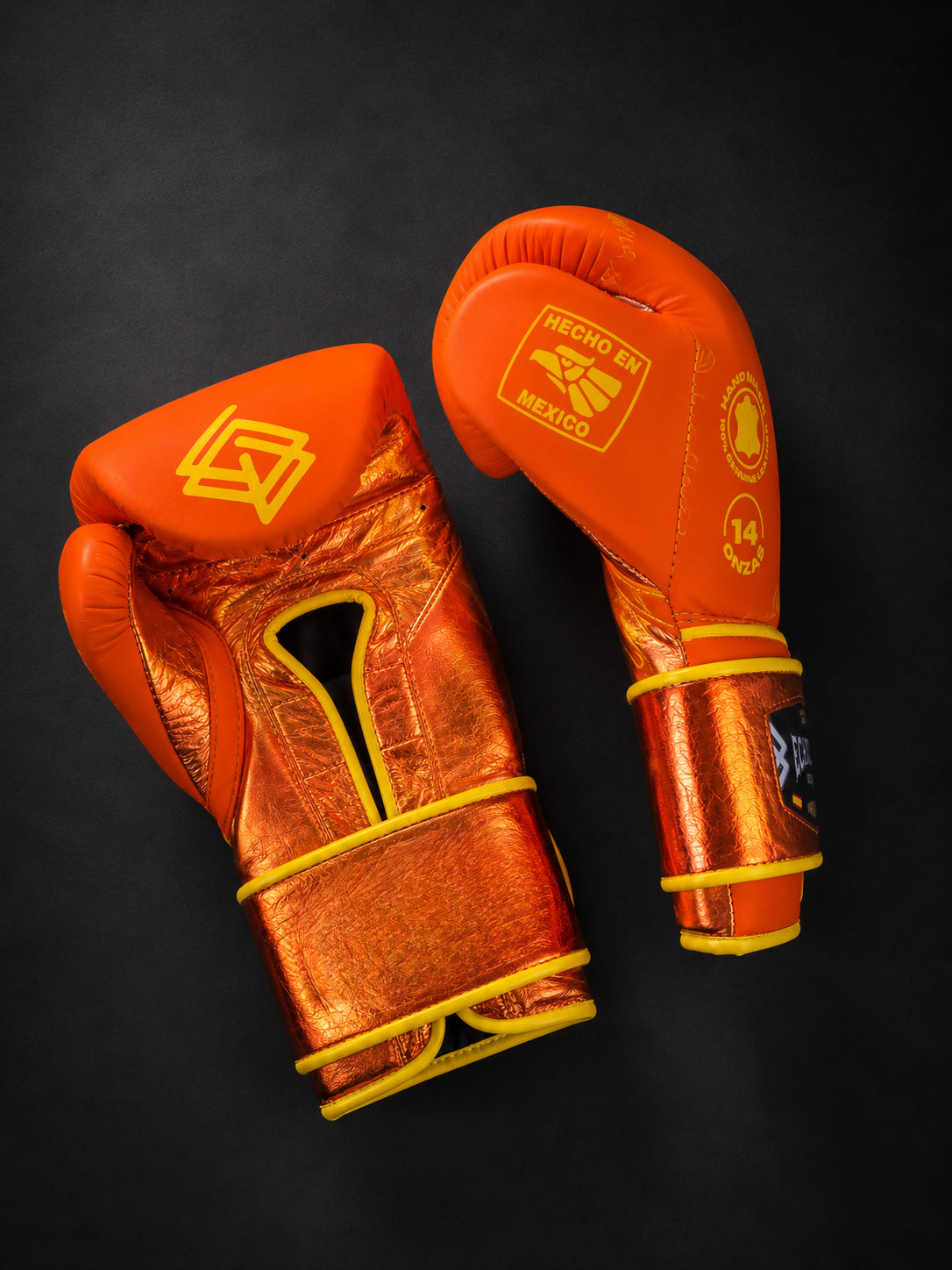 Guantes de boxeo Guanajuato Teja Coral, vista de los dorsos y las palmas