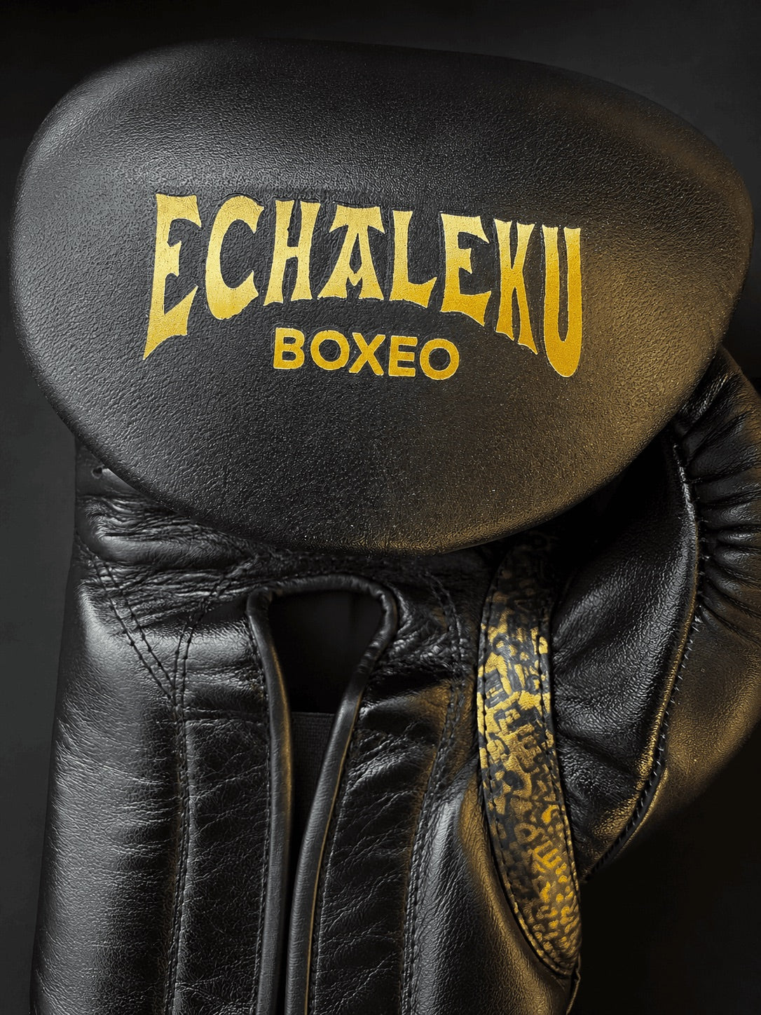 Guantes Oro del Inframundo con nombre Echaleku Boxeo