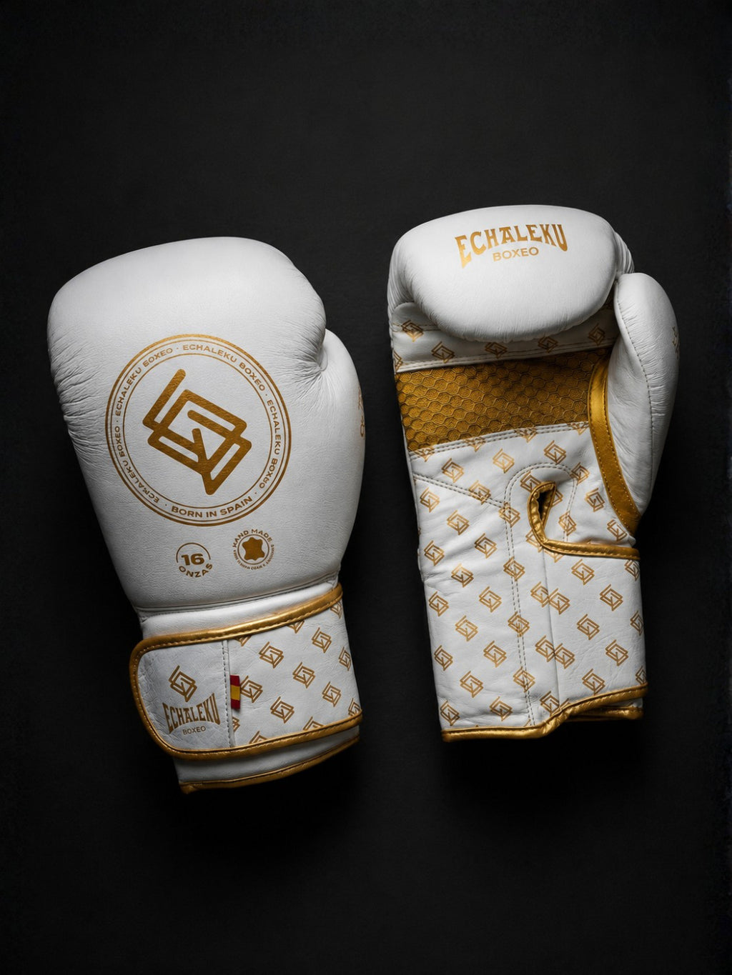 Guantes de boxeo V5 Glacier blancos y dorados, vista del dorso y la palma