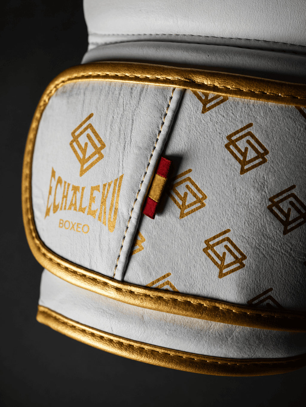 Guante de boxeo V5 Glacier, detalle del cierre de velcro