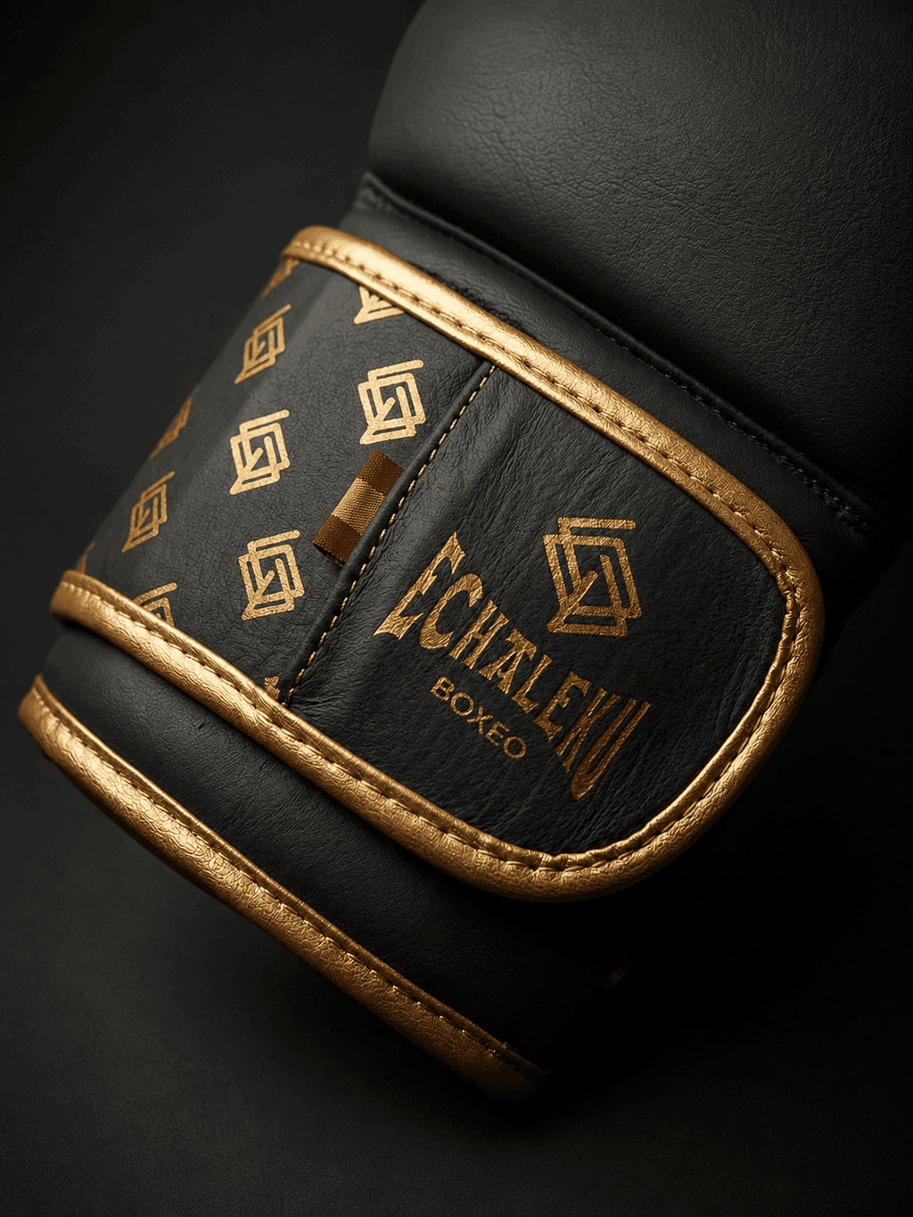 Guante de boxeo V5 Military, detalle del cierre de velcro