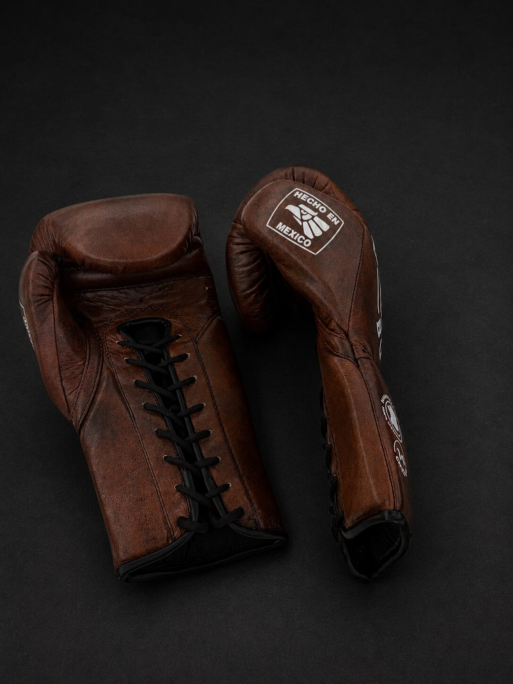 Guantes de boxeo de cuerdas Viva México Marrón, vista lateral del cierre