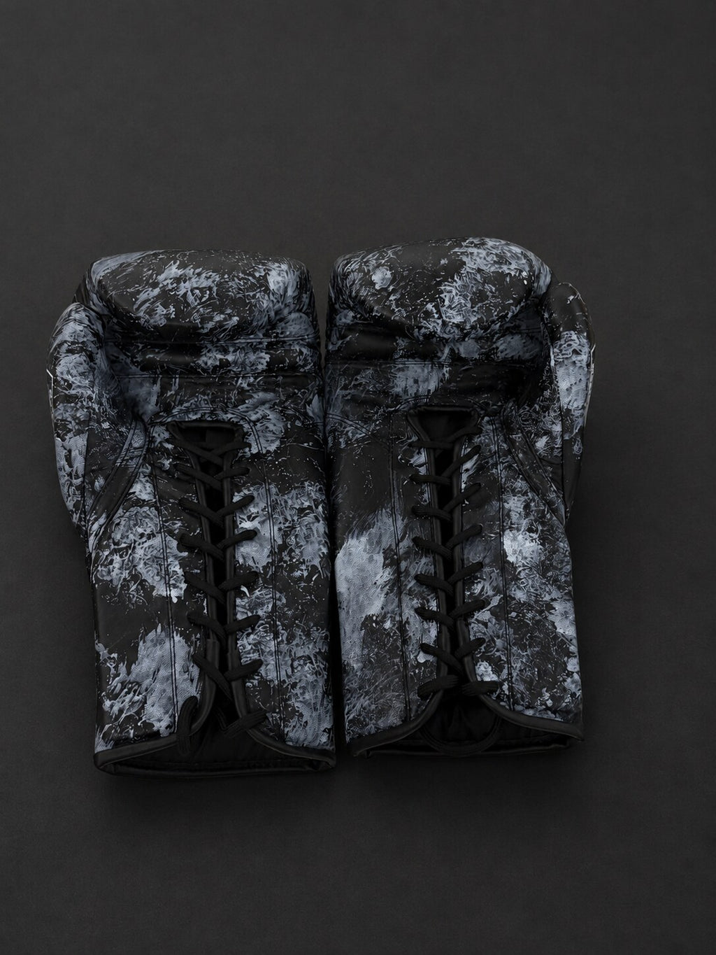 Guantes de boxeo de cuerdas Viva México Negro, detalle de ambos cierres