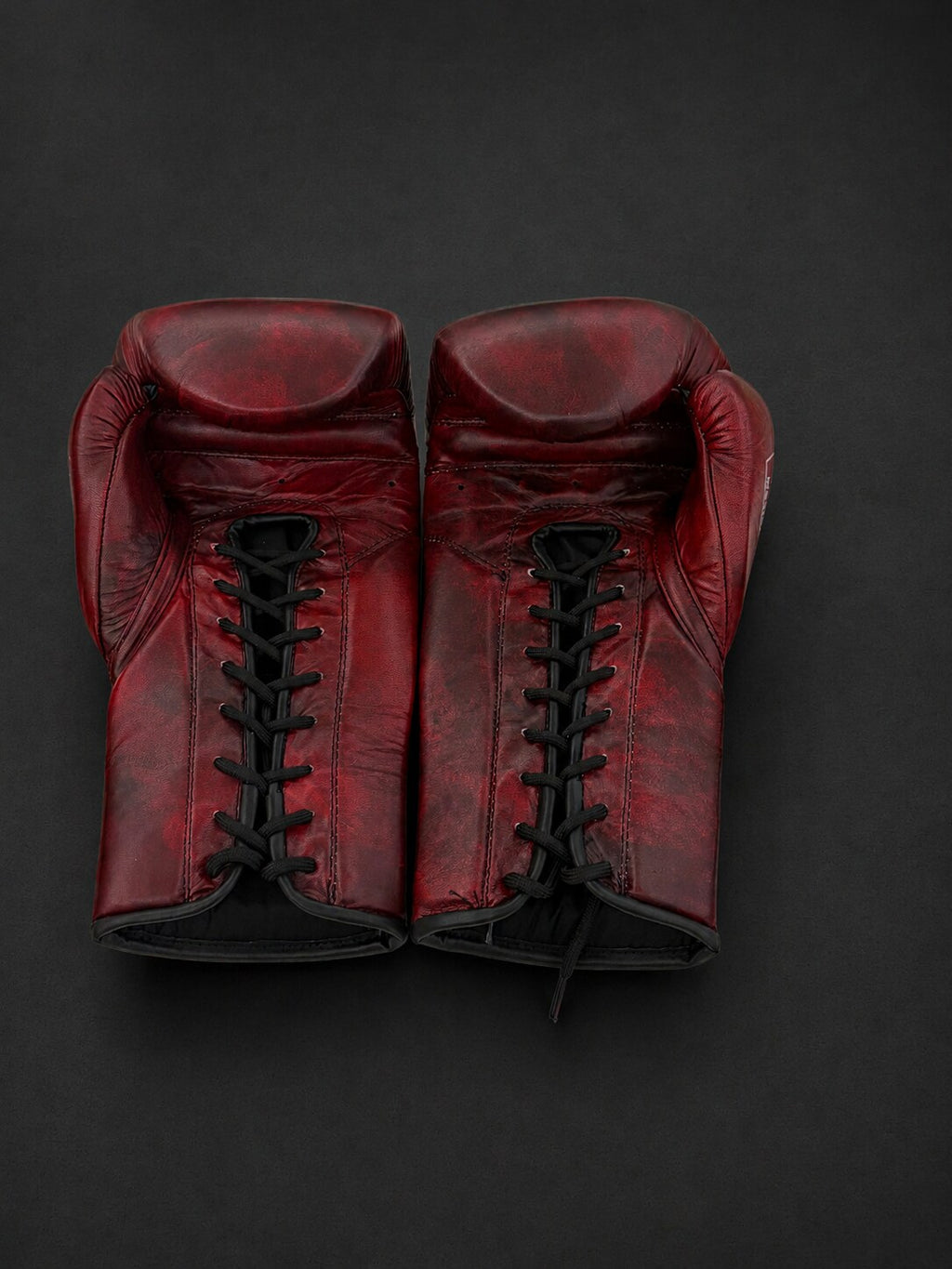 Guantes de boxeo de cuerdas Viva México Rojo, detalle de ambos cierres